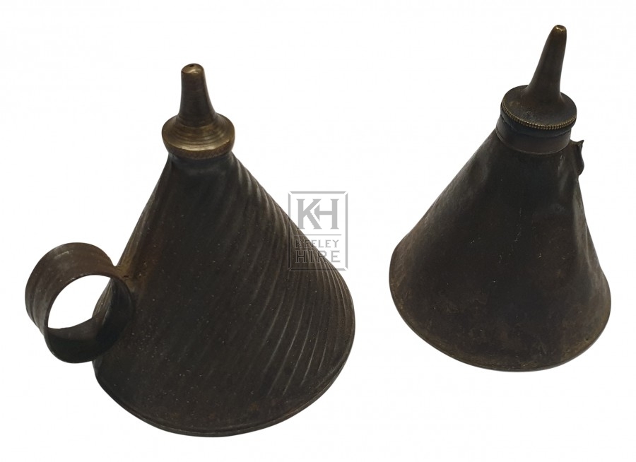 Small pointed oil can