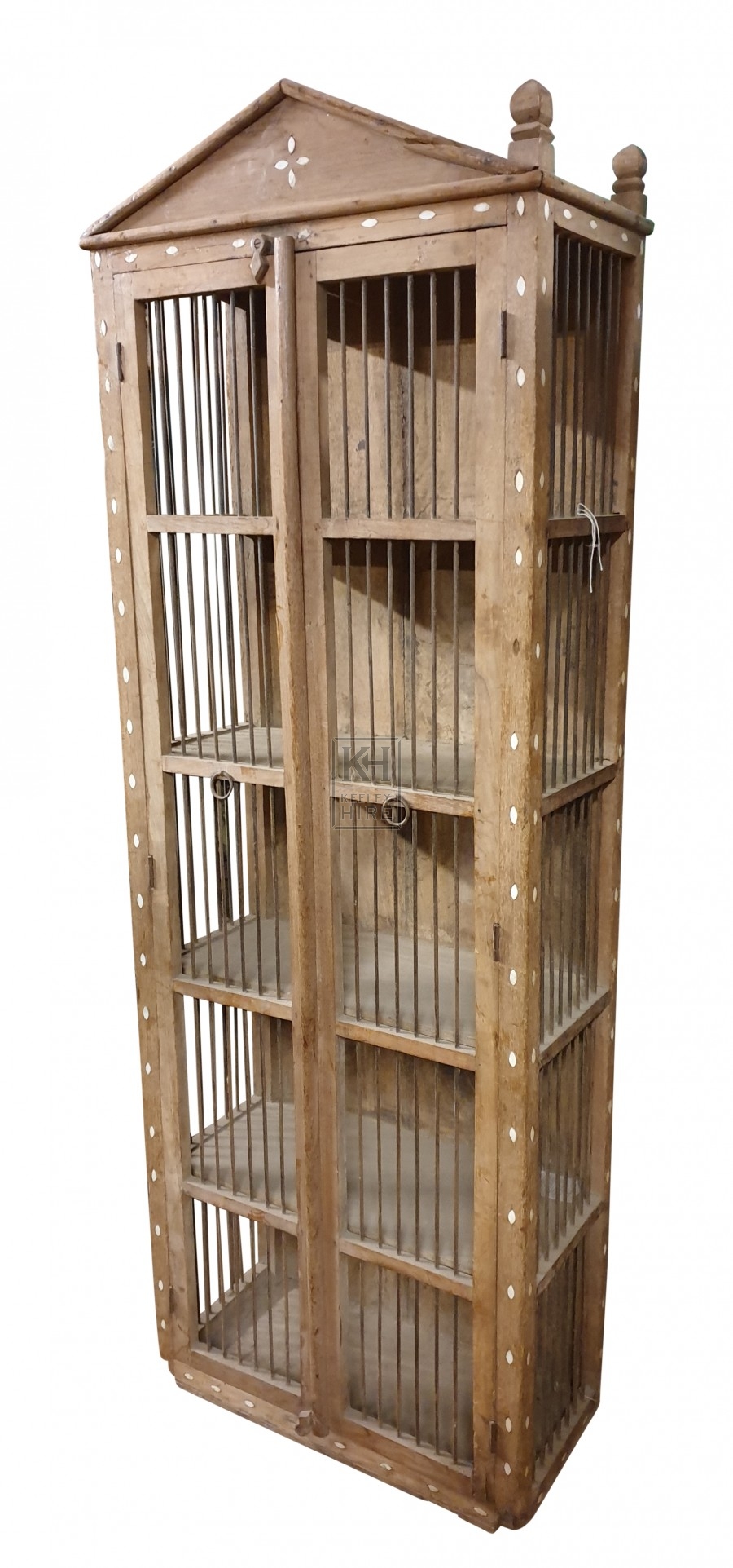 Pointed top freestanding unit with bars