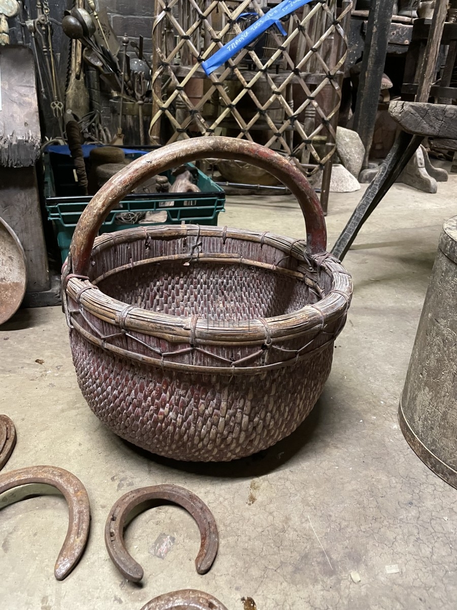 Round Basket with Wood Handle