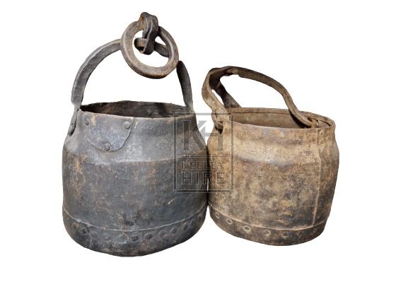 Simple iron cooking pots