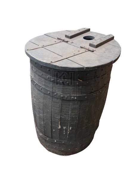 Store barrel with hinged lid