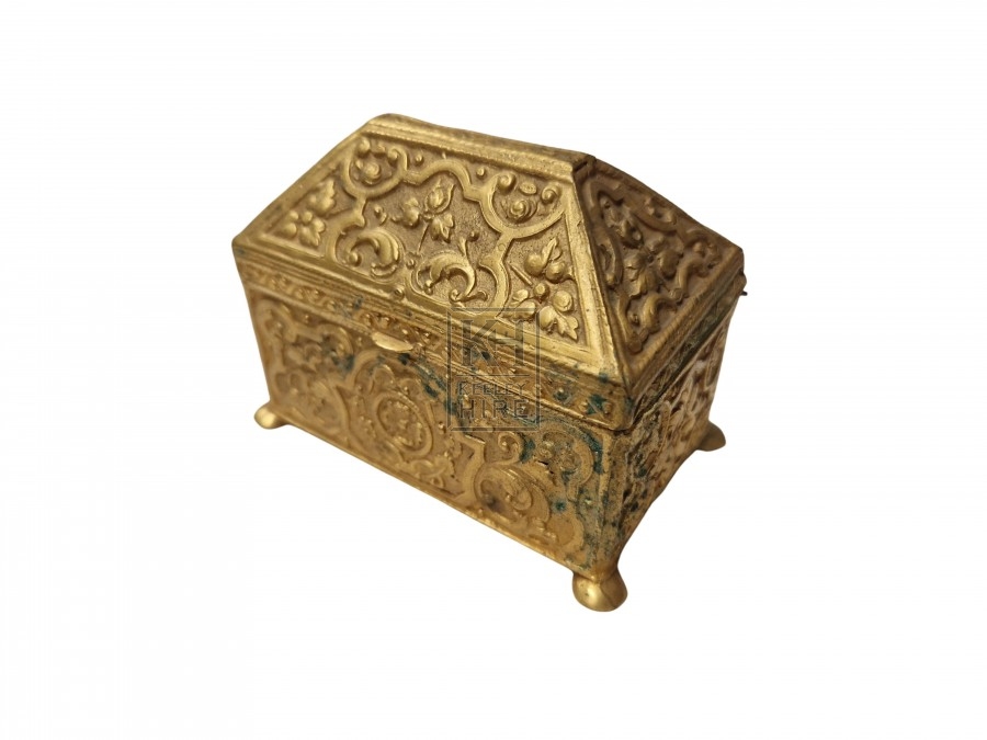 Small pointed gold box