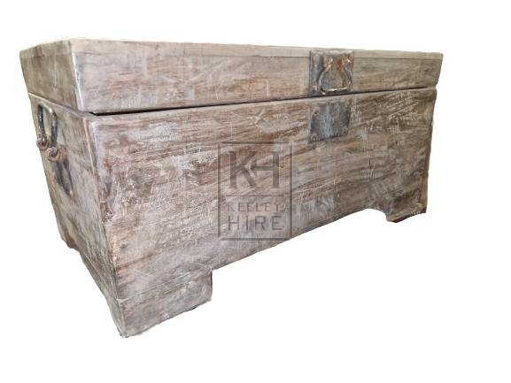 Thick top wood trunk