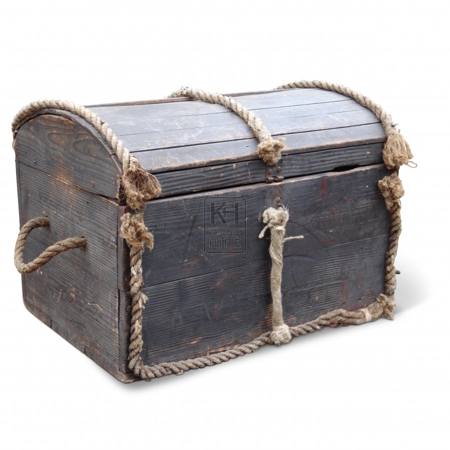 Dome top wood chest with rope edge