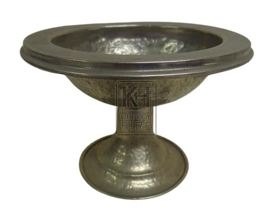 Silver bowl on stand with rim