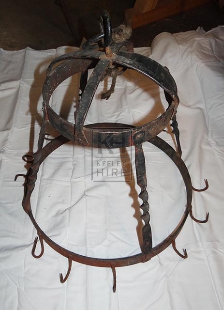 Round iron rack with hooks