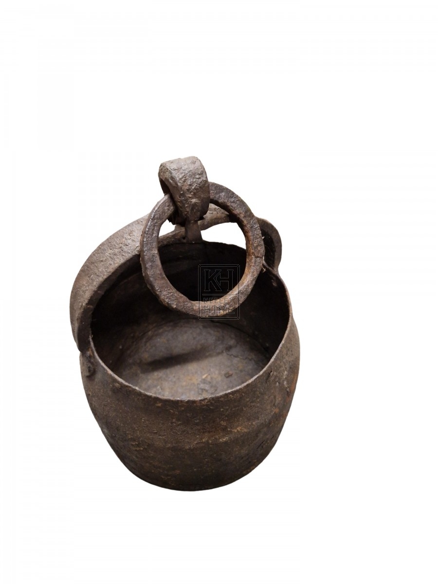 Round iron pot