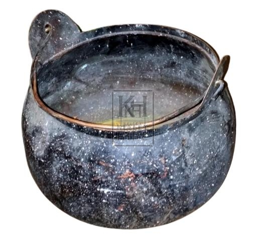 Shallow cooking pot with handle