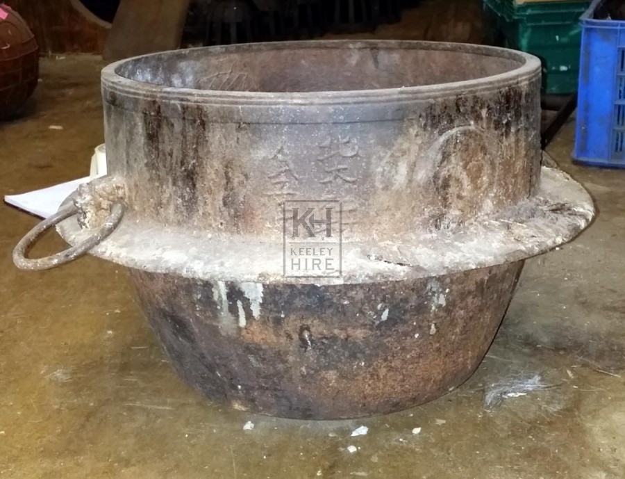 Large iron oriental cooking pot