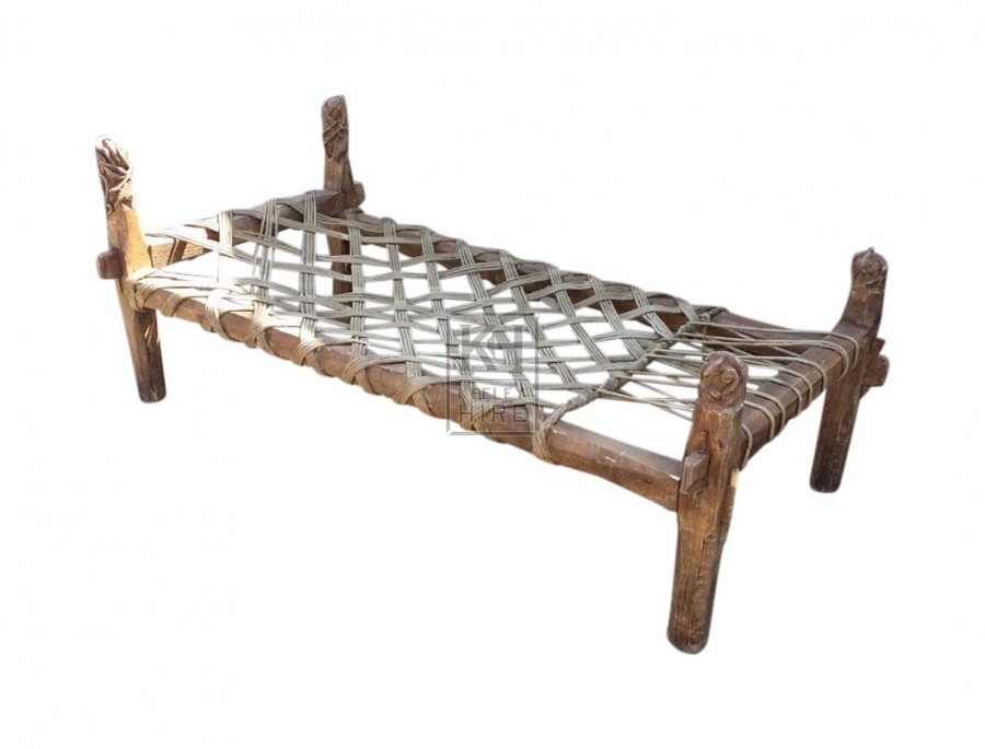 Carved leg rope woven bed