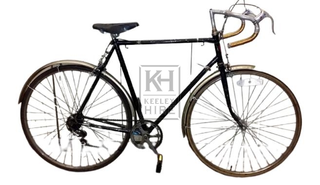 Black racing bicycle with gold mudguards