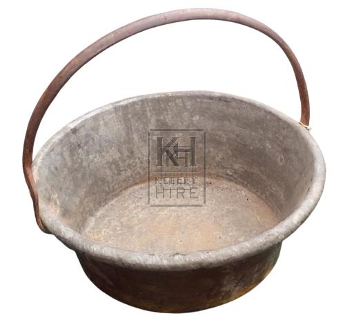 Iron cooking pot with fixed handles
