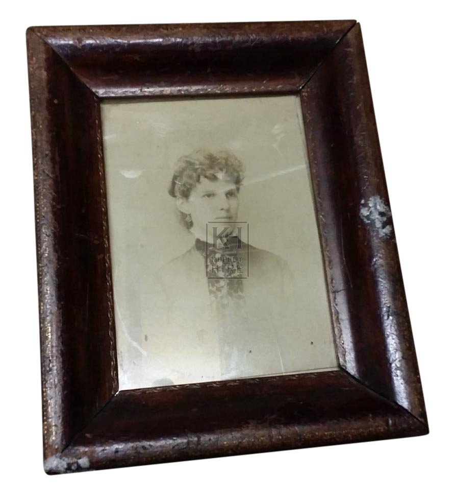 Small photo of Victorian lady