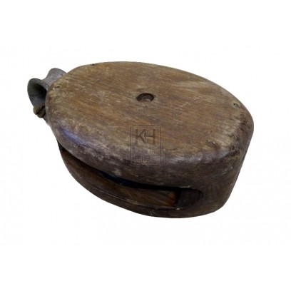 Wood pulley block with ring