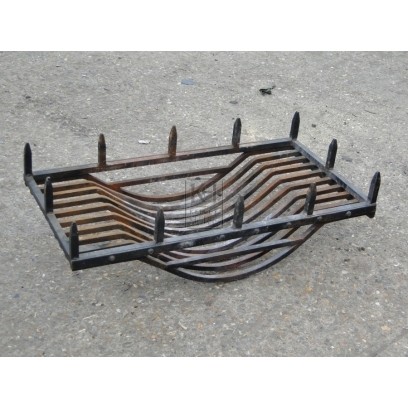 Iron Spiked Fire grate with 2 dogs