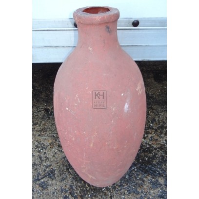 Long pointed amphora