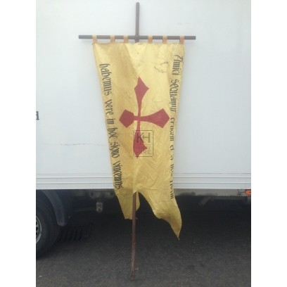Yellow flag with Latin Text