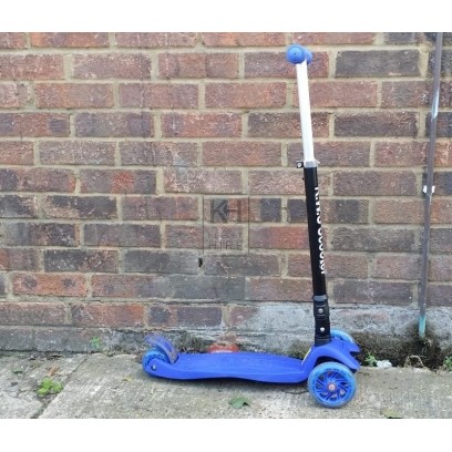 3-wheel childs blue scooter