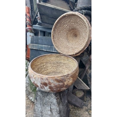 Wicker & Hide Bowl With Pointed Lid