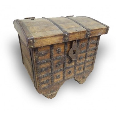 Flat Wood Trunk With Studs On Wheels