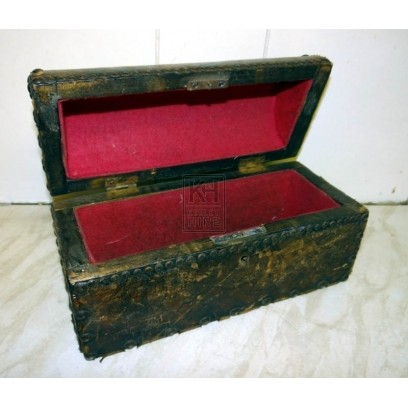 Small dome leather chest